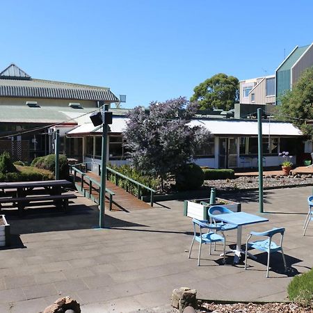 Equestrian Hotel Christchurch Extérieur photo