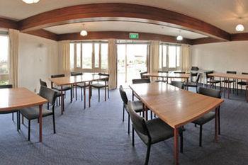 Equestrian Hotel Christchurch Extérieur photo